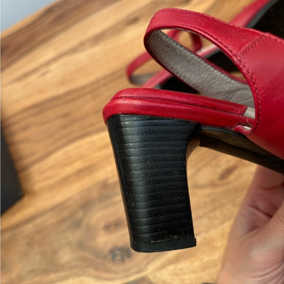 Like new - Red genuine leather BeautiFeel sandal shoes size 41 (or size 10) - Picture 7 of 7